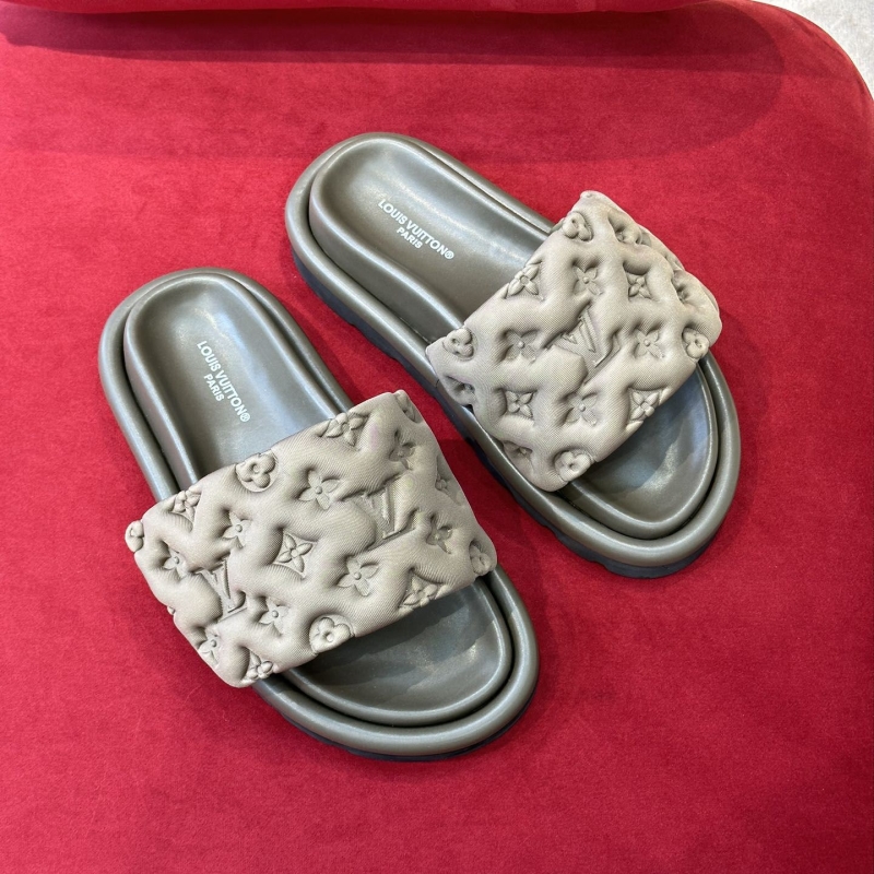 l0vis Vvtt0n slippers